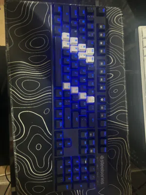 كيبورد SteelSeries ميكانيكي + ماوس Razer Viper (القطعتين بـ 10 د.ك) و تقدر تشتري كل قطعه لحال