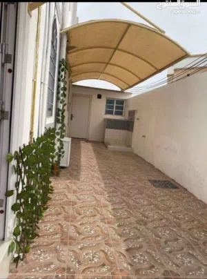 200 m2 3 Bedrooms Apartments for Rent in Muscat Al Mawaleh