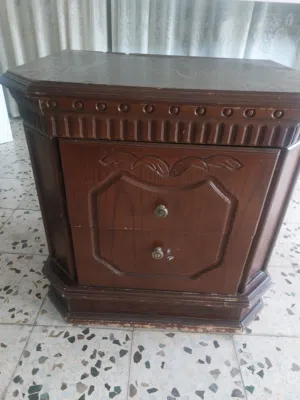 خزانه جانبيه للسرير