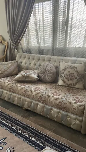 كراسي و كنب و طاولات و ستاير