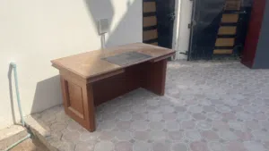 طاوله مكتب وكبات عطيني سعرك وشلهن