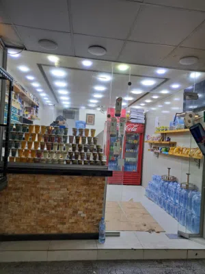 قهوة للبيع مع معداتها