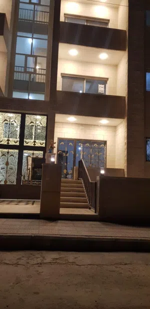 شقة طابق اول  بسعر مغري جدا جدا جدا  للبيع المستعجل بسبب السفر