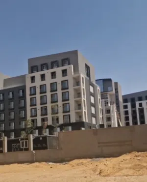 لظروف طارئة شقة مميزة للبيع بجوار الجامعة السويدية