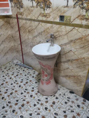 للبيع مغسلة عمودية مستخدمة شي قليل