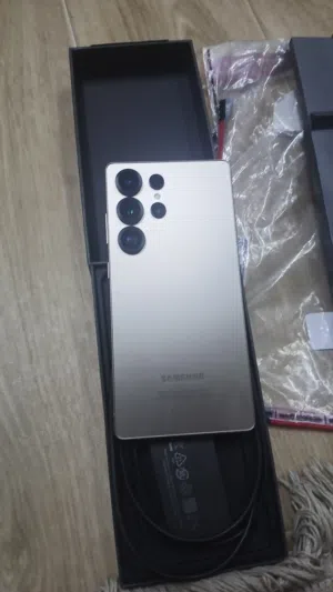 جوال من Samsung s25 ultra جديد ونظيف بدون خدوش