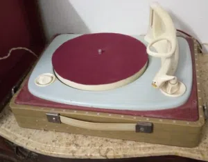 مشغل اسطوانات متعدد السرعات انجليزي عتيق