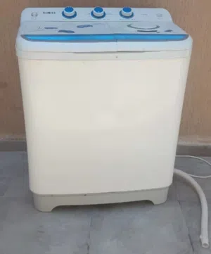 غسالة بنت وامها