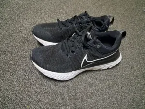 Original Nike shoes No 40  price 12 BD