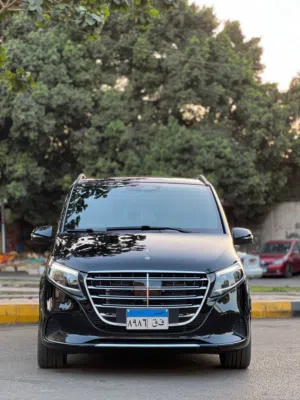 SUV Mercedes Benz in Cairo