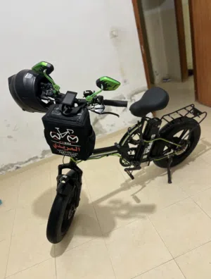 بسكليت كهربائي للبيع بحالة جدا ممتازة و معها كفالة عالبطارية