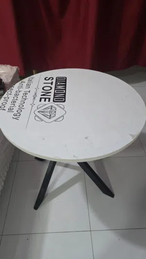 طاولات للبيع