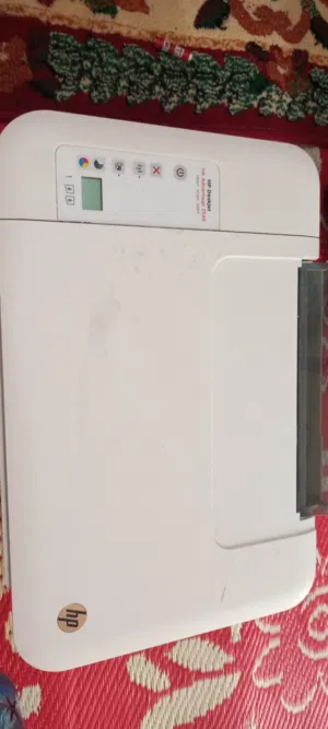 طابعة HP HP DeskJet Ink Advantage 2545 هي طابعة منزلية متعددة الاستخدامات، وتعتبر من الطابعات المشه