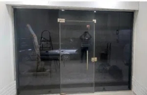 سكوريت وجه محل بحاله ممتازه مقاس الوجهه عرض3.40 متر  وطول 2.50 متر  مكان المعاينه في أول شارع الهرم