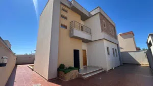 300 m2 More than 6 bedrooms Townhouse for Sale in Tripoli Ain Zara