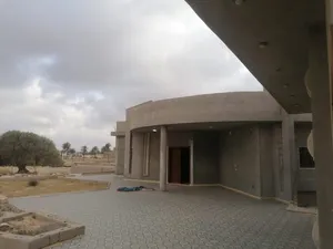 4 Bedrooms . 3 Bathrooms . 220 m22