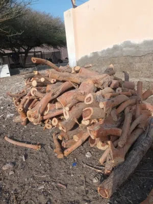 للبيع حطب سمر كبار لتنور ولمشاكيك على حسب طلب زبون