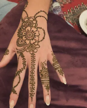 Henna artist
