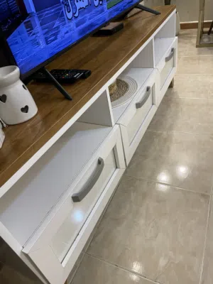 طاولة شاشه + برداي + تخوت عدد 2 مفرد