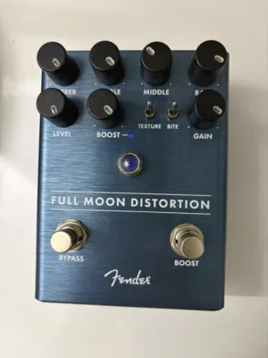 like new fender full moon distortion pedal