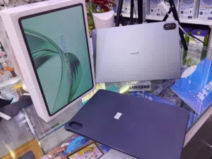 هونور باد X8 تابلت بحالة ممتازة شاشة 11 إنش بسعة 128 جيجابايت مع الكرتونة