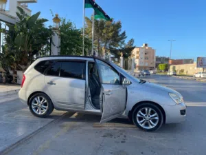 Used Kia Carens in Tripoli