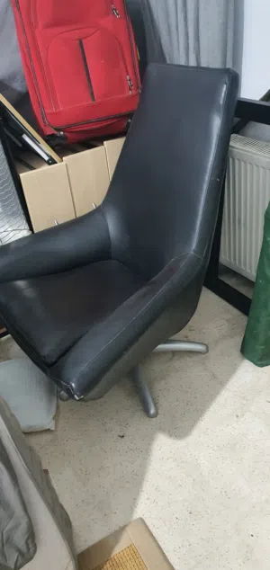 للبيع كراسي عدد 2 بسعر مغري