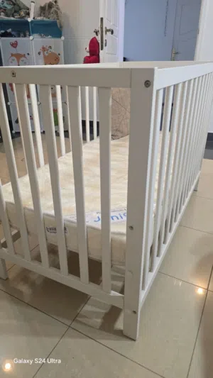 سرير اطفال مع المرتبة جديد
