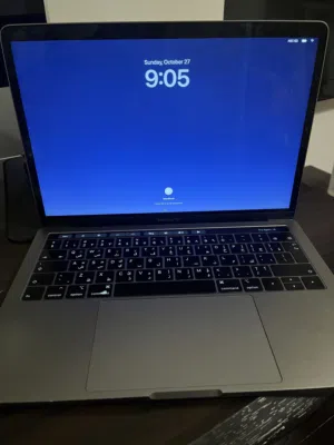 لابتوب ماك بوك برو 2019 للبيع مع الشاحن الاصلي