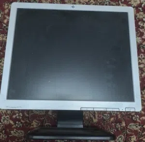 السلام عليكم ورحمة الله وبركاته  يعطيكو العافيه متوفر شاشة كمبيوتر مكتبي نوع hp