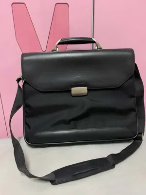 حقيبه لابتوب ماركه Pininfarina حجم كبير