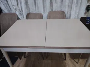 ميز طعام مع 4 كراسي السعر 100