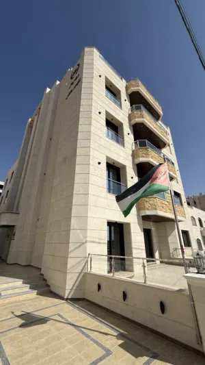 شقة للبيع 100م طابق ثالث _ طريق المطار ، قرب جامعة البترا _ رويال للاسكان