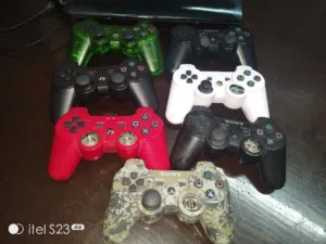 بلاي ستيشن 3 للبيع بحاله ممتازه مع 5 ايدين