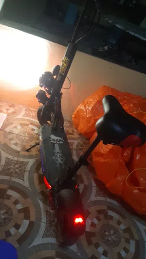 للبيع سكوتر بس ما في ليت وسيت وبعد اموره فوق الطيبه بسرعه 69 للبيع محتاج شويه فلوس
