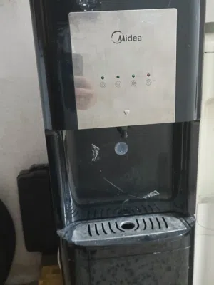 كولر ماء ميديا ممتاز القارورة مكانها تحت كما هو موضح بالصورة