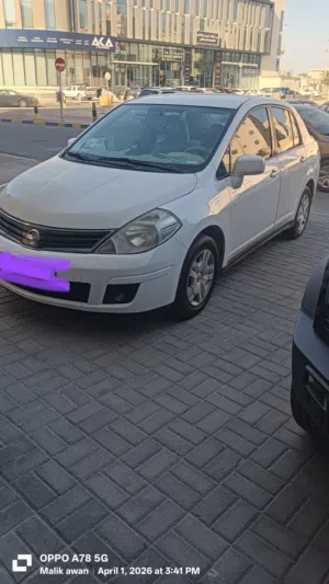 Nissan tida 2012