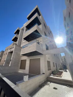 شقة للبيع ارضية مع ترس و حديقة و كراج في ضاحية الياسمين قرب دوار قرقش