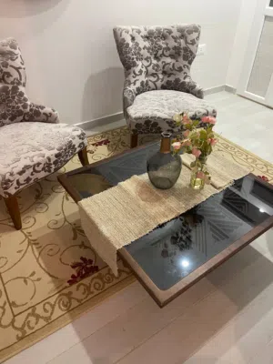 طاولة صالون /جلسة بحالة ممتازة