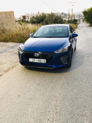 سيارة هيونداي ايونيك 2019 موديل مستعملة باللون الأزرق، هايبرد، مرخصة مع مواصفات أمريكية