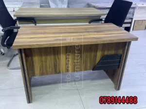 مكاتب خشبية تجمع بين الأناقة والوظائف العملية بجميع الاحجام