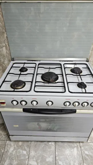 5 Burner Cooking range with 2 Bahrain Gas Cylinder Medium and small for sale