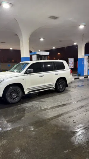 Used Toyota Land Cruiser in Kuwait City