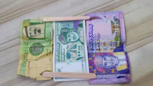 مجموعة عملات نادرة (100 بيسة إصدار 95 + ريال العيد الوطني 45 + ريال سعودي قديم)