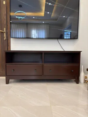 طاولة تلفزيون