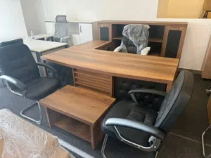 مكاتب ادارية ومكاتب موظفين بأسعار وتشكيلات متنوعة