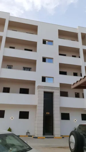 طريق المطار حي اوركيد دارين وحمام ومطبخ وصاله وبلكونه دور ربع عمارة الاوله علي طريق