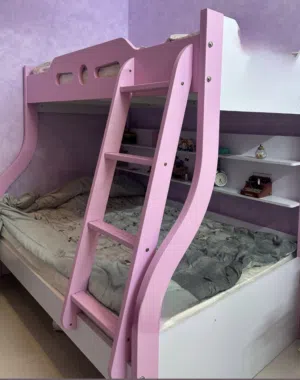 سرير طابقين نظيف