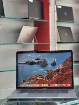 APPLE MACBOOK 2017 A1707 CORE I7 PROCESSOR 16GB RAM 250GB SSD TOUCH BAR 2GB GRAPHICS CARD FREE BAG