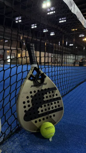 مضرب جديد استخدم اقل من شهر مضرب Bullpadel Vertex 04